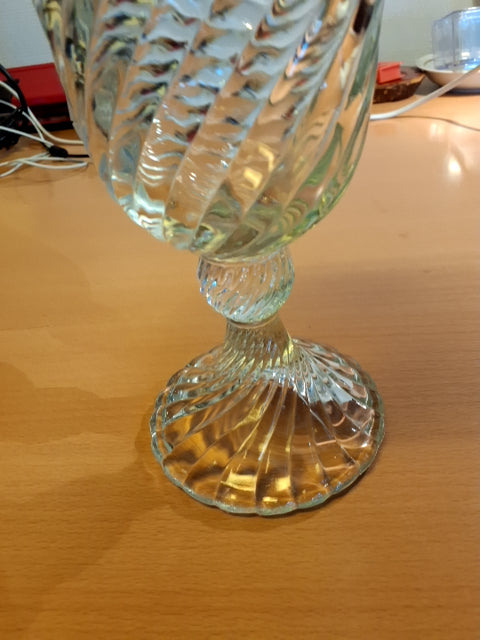 Glasvase med snoet mønster